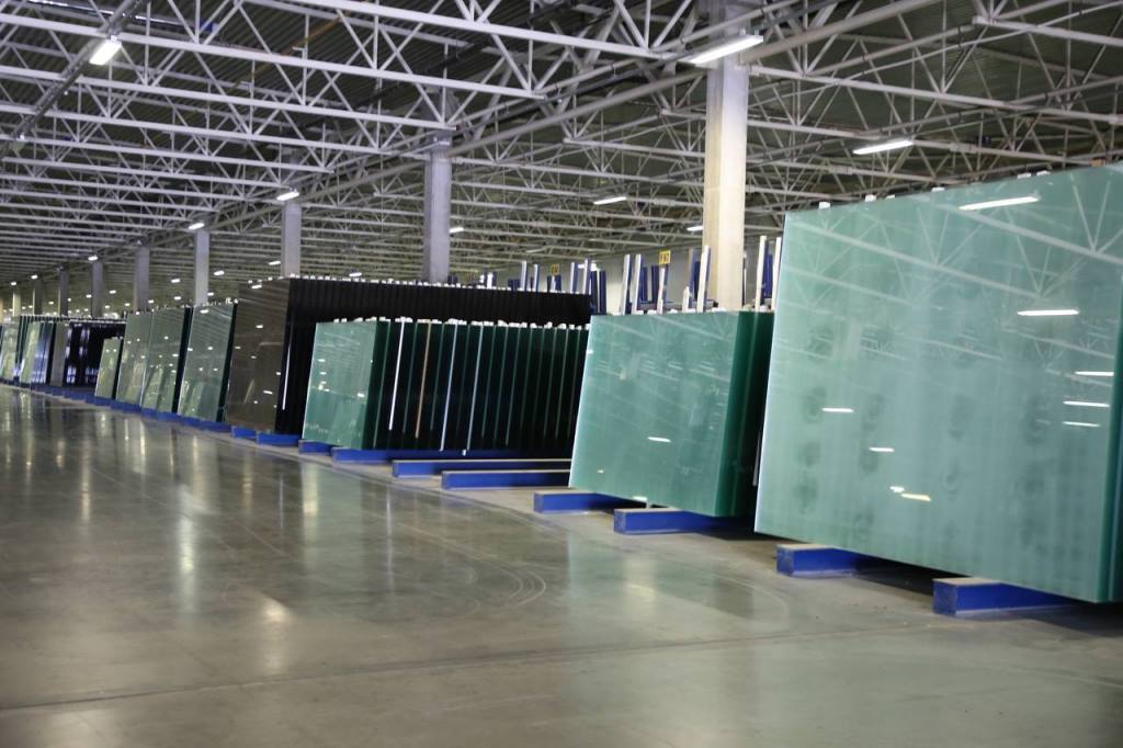 Стекольный завод Дагестана не смог взыскать долги с иностранных компаний