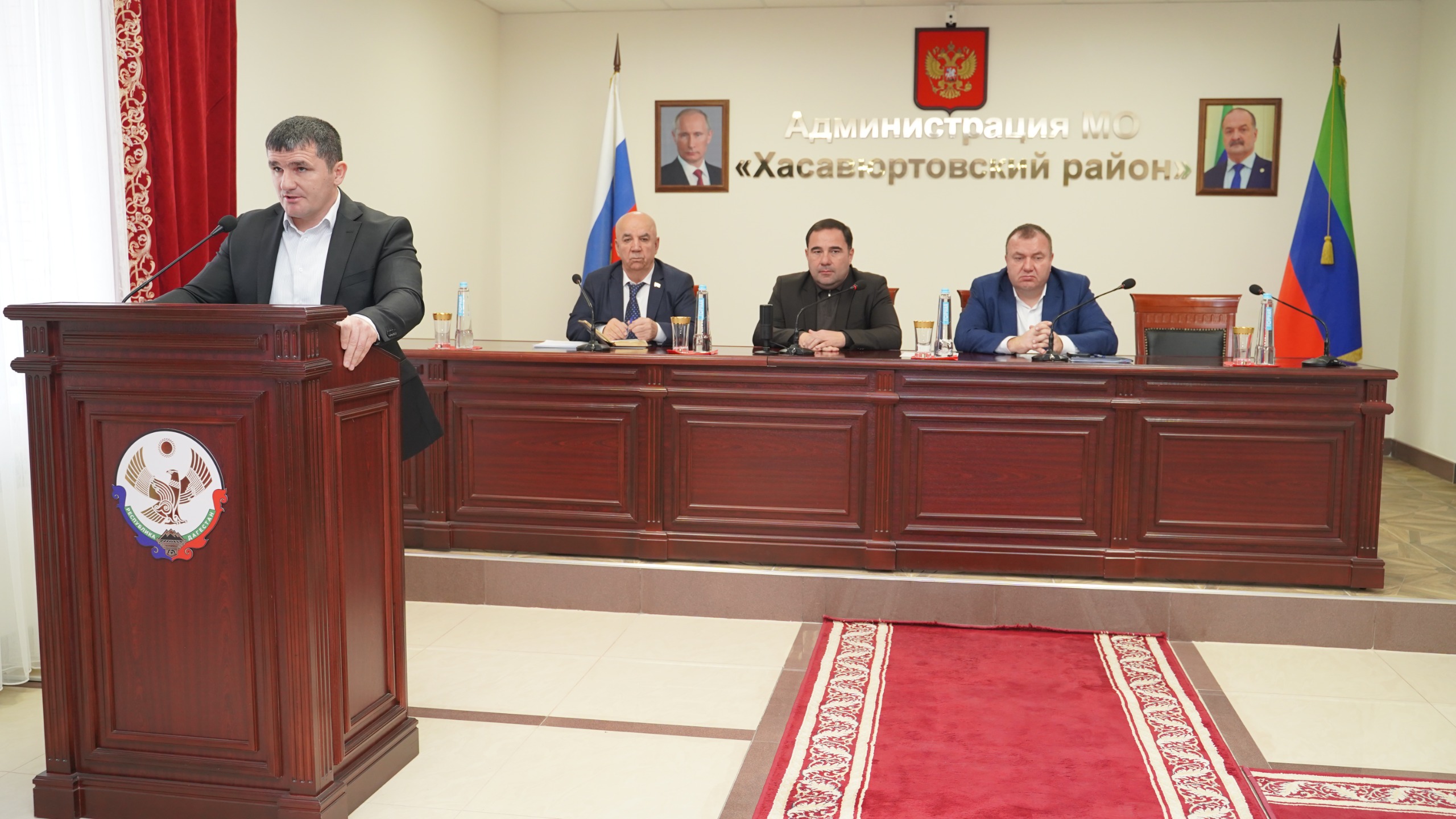 Глава Хасавюртовского района провел совещание по призыву в армию и контрактной службе