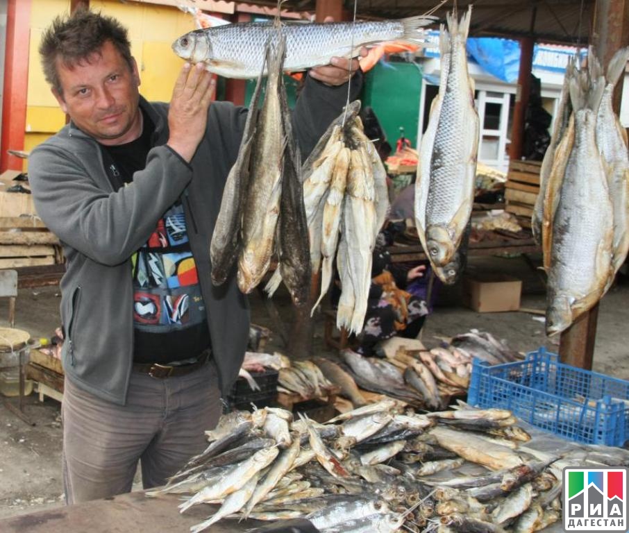 Погода кизляр республики дагестан. Кизляр Центральный рынок. Рыбный рынок в Дагестане. Кизляр город рынок. Рыба на Кизлярском рынке.