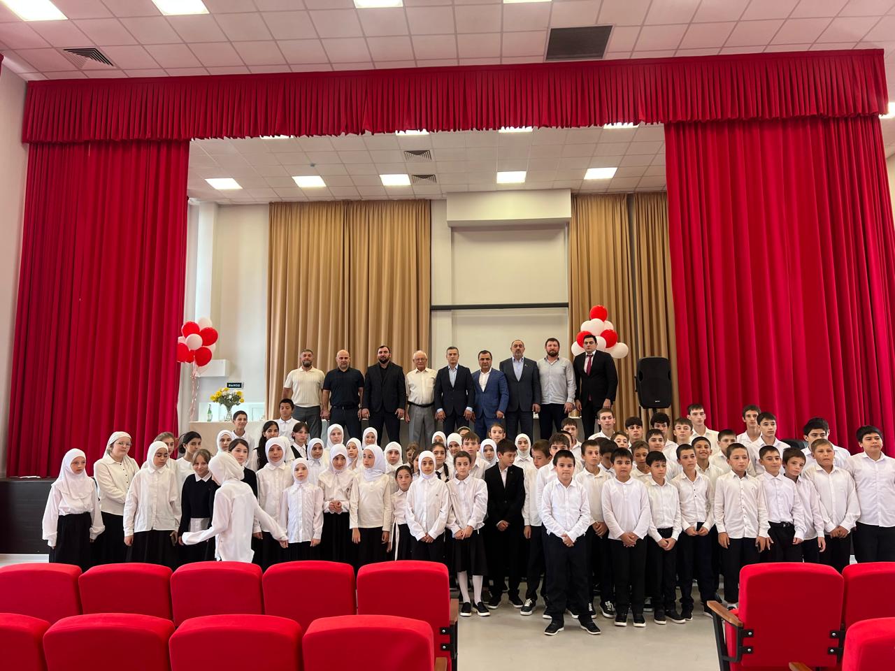 В махачкалинской школе №49 организовали «Встречу с успешными людьми»