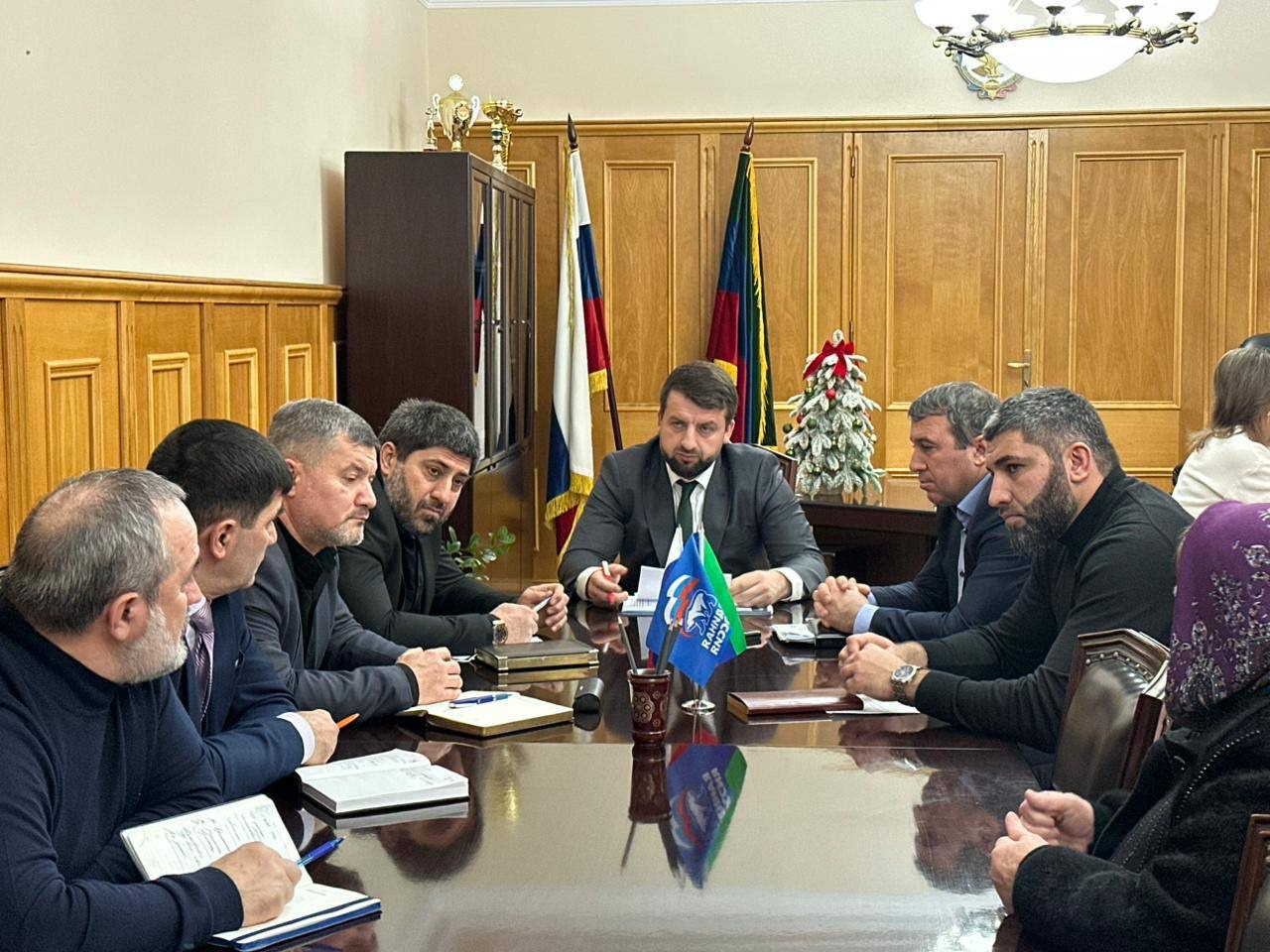 Глава города Избербаша Расул Бакаев провел прием граждан