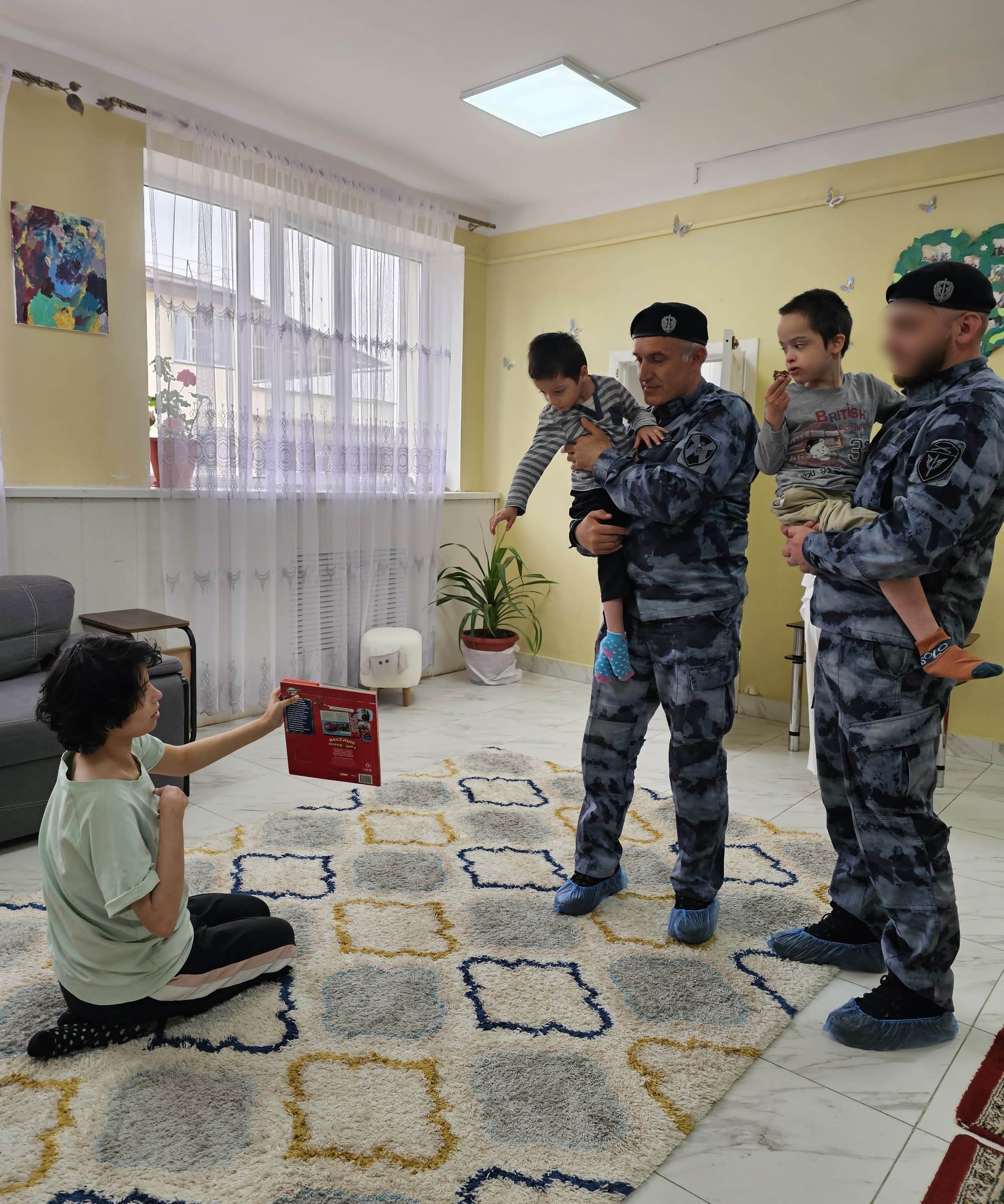 Дагестанские росгвардейцы посетили дом-интернат «Забота»