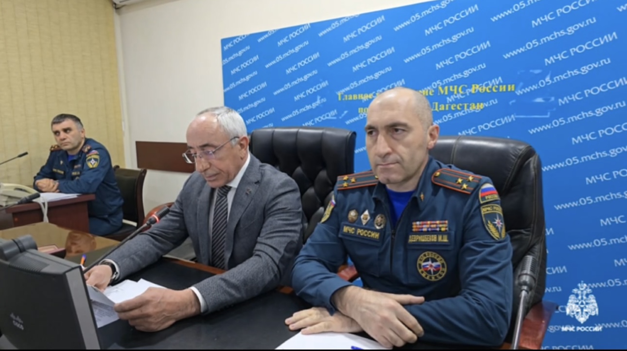 Оперативное совещание из-за сильного снегопада прошло в МЧС Дагестана