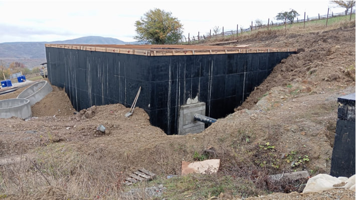 В райцентре Казбековского района для водоснабжения села смонтирован новый резервуар-отстойник