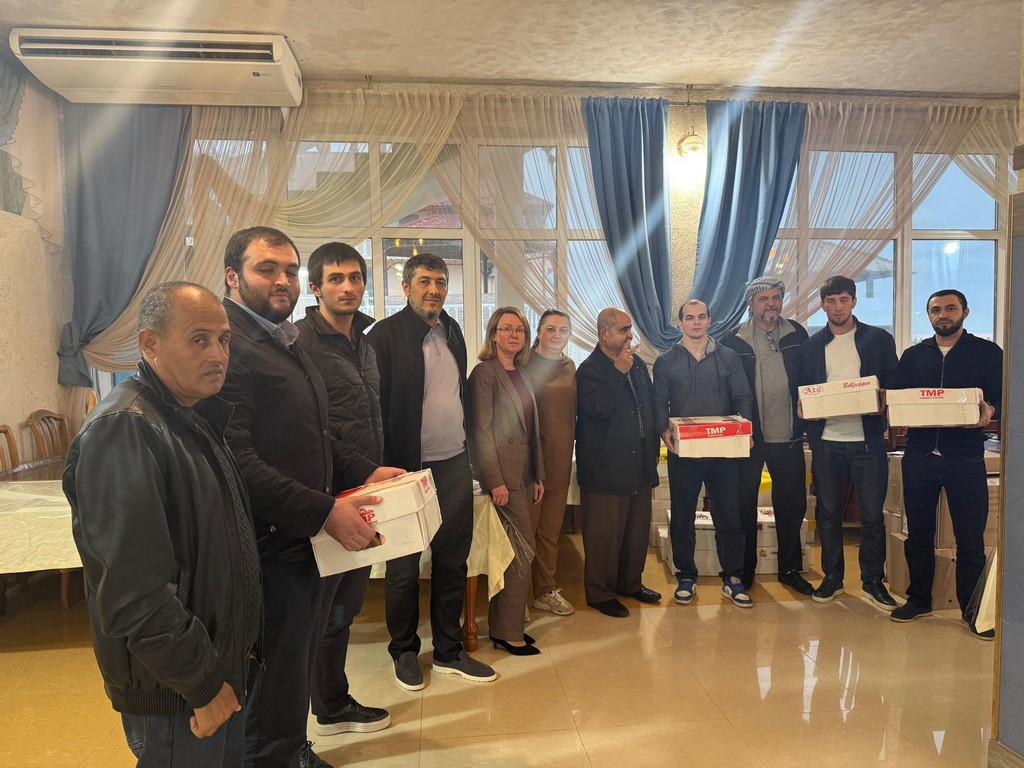 Налоговики Дагестана посетили семьи беженцев в рамках акции «35 добрых дел»