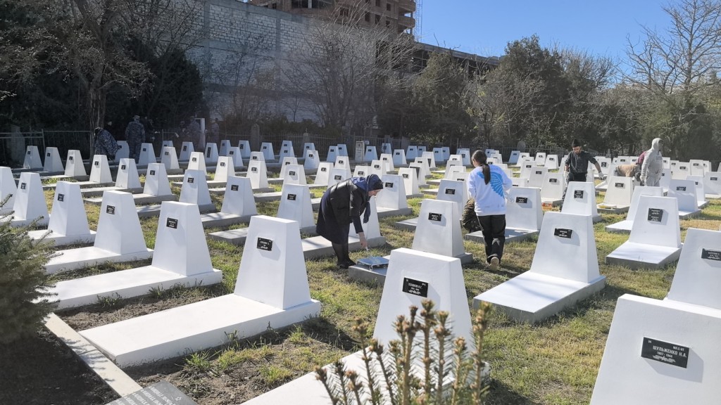 Патриоты Дагестана вместе привели в порядок воинское кладбище