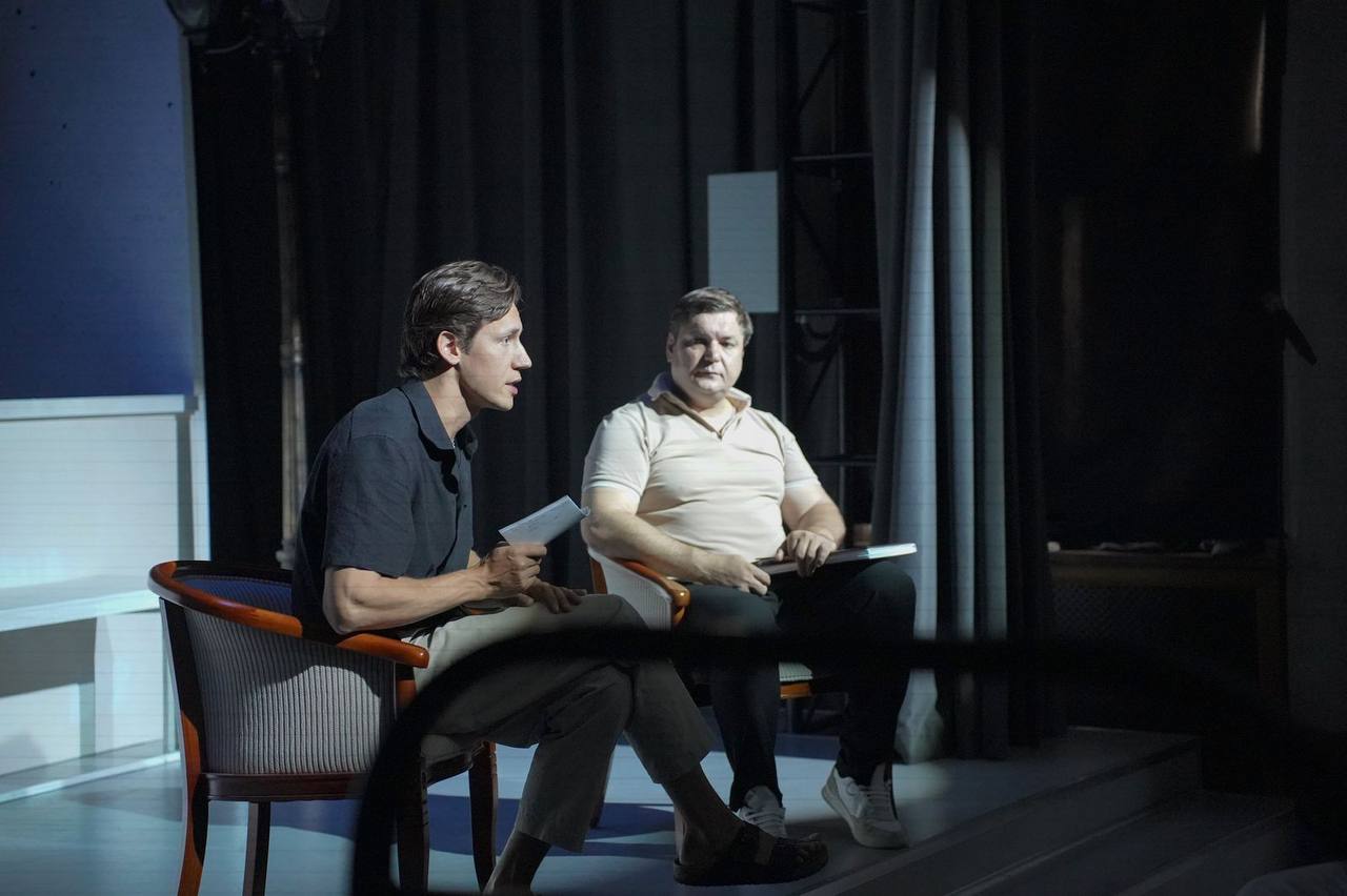 Нового главного режиссера Русского театра Георгия Суркова представили коллективу