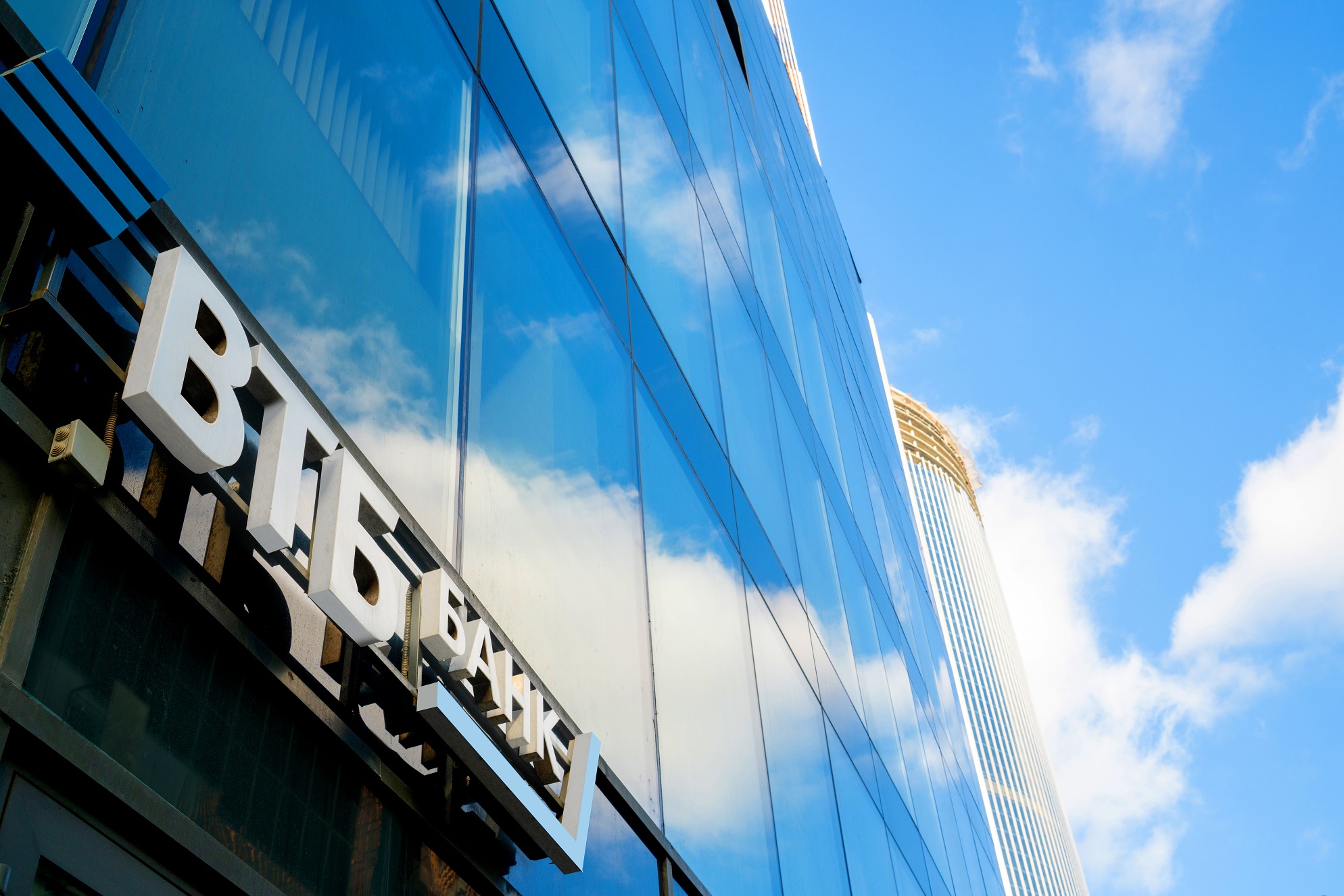 Бизнес и экономика адаптируются к высоким процентным ставкам