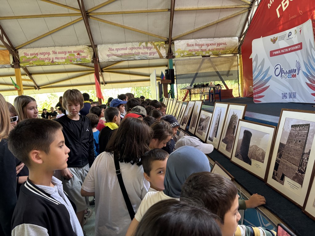 Музей «Дагестанский аул» представил фотовыставки в Республиканском образовательно-оздоровительном учреждении
