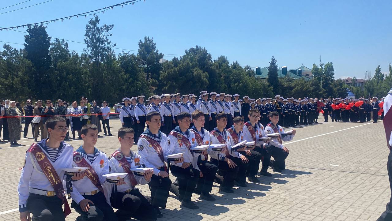 В Каспийске прошел Последний звонок для выпускников Кадетской морской школы