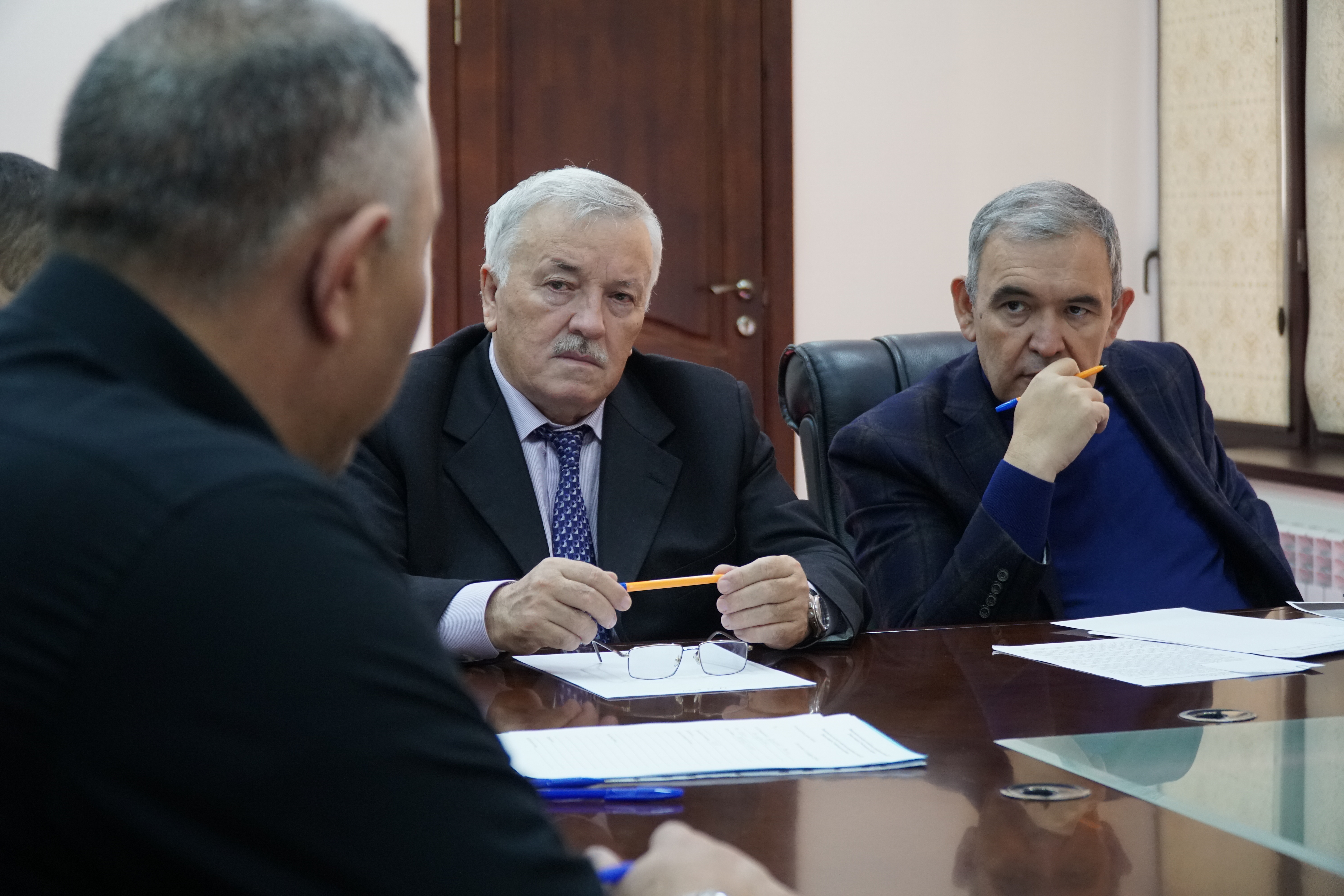 Мухтарбий Аджеков выслушал обращения граждан в Гумбетовском районе