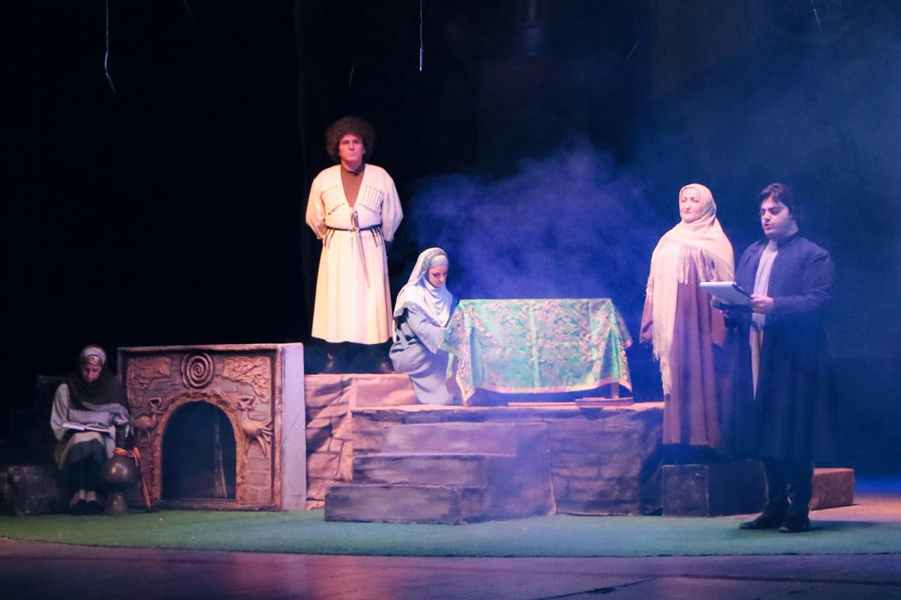 В Аварском театре показали мини-спектакль по поэме Гамзата Изудинова «Али-Гаджи из Инхо»