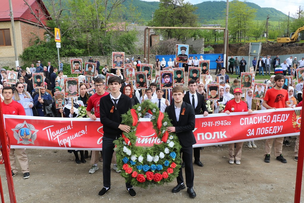 Около 5 тысяч человек поддержали шествие «Бессмертного полка» в Казбековском районе