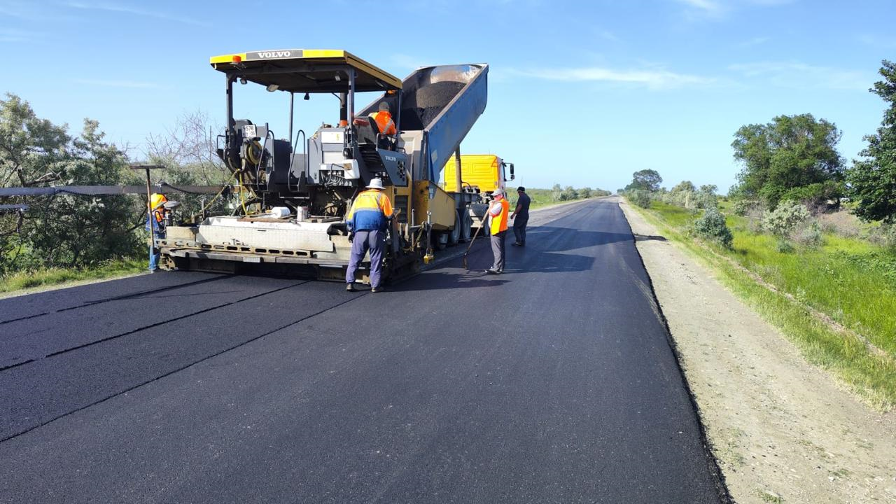 В Дагестане ремонтируют трассу, соединяющую ряд населенных пунктов Кизлярского района
