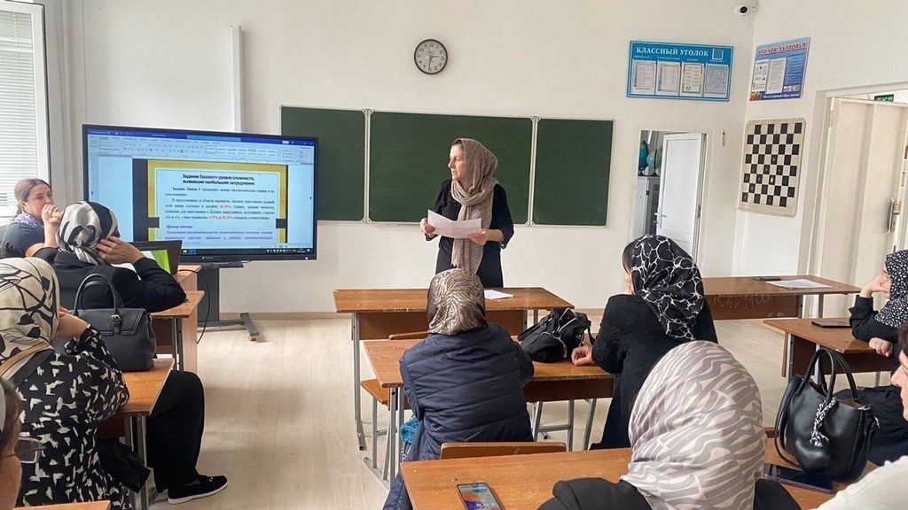 Практико-ориентированный семинар для учителей биологии прошел в Карабудахкентском районе