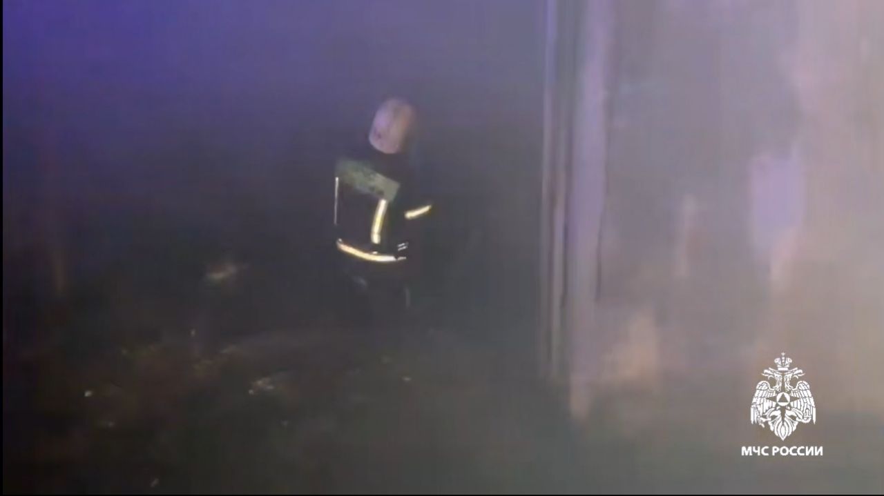 Автосервис с автомобилями сгорел в Махачкале