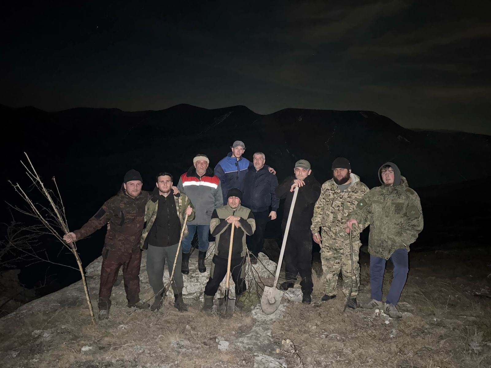 Совместными усилиями лесники и волонтеры спасли лес