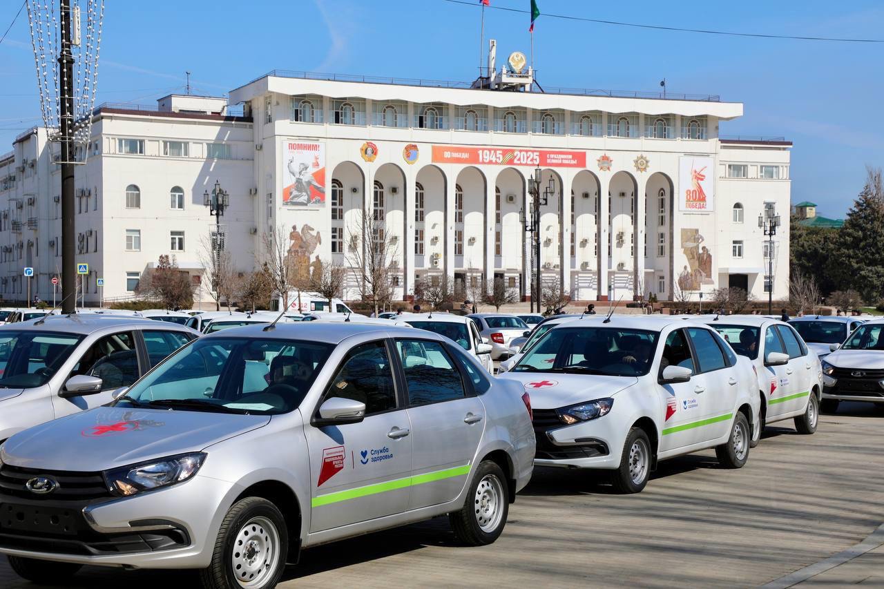 Горбольница Южно-Сухокумска получила три автомобиля в рамках проекта «Модернизация первичного звена здравоохранения в РД»