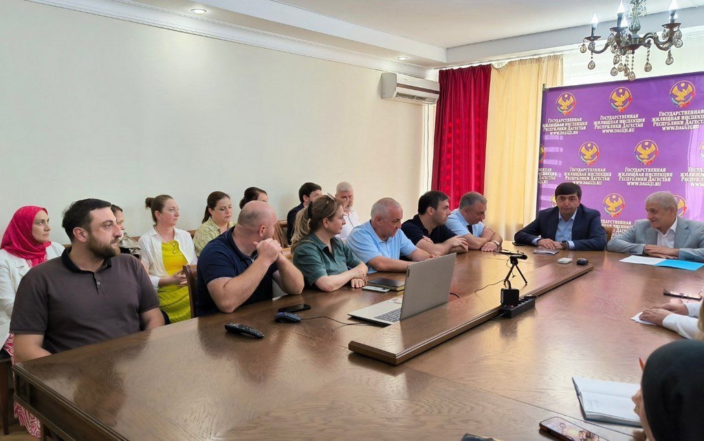 Арсена Гаджиева официально представили в должности главного жилищного инспектора Дагестана