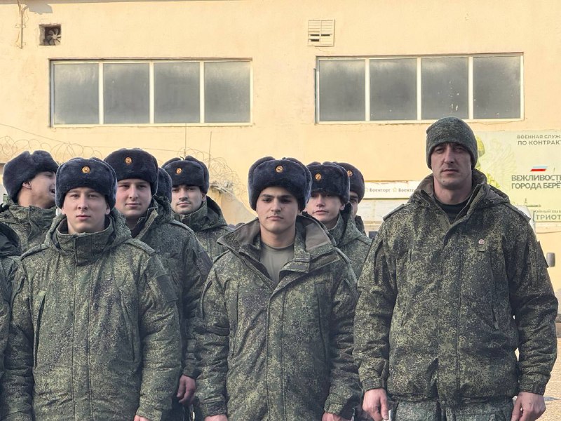 Очередная группа новобранцев отправилась из Махачкалы на срочную службу