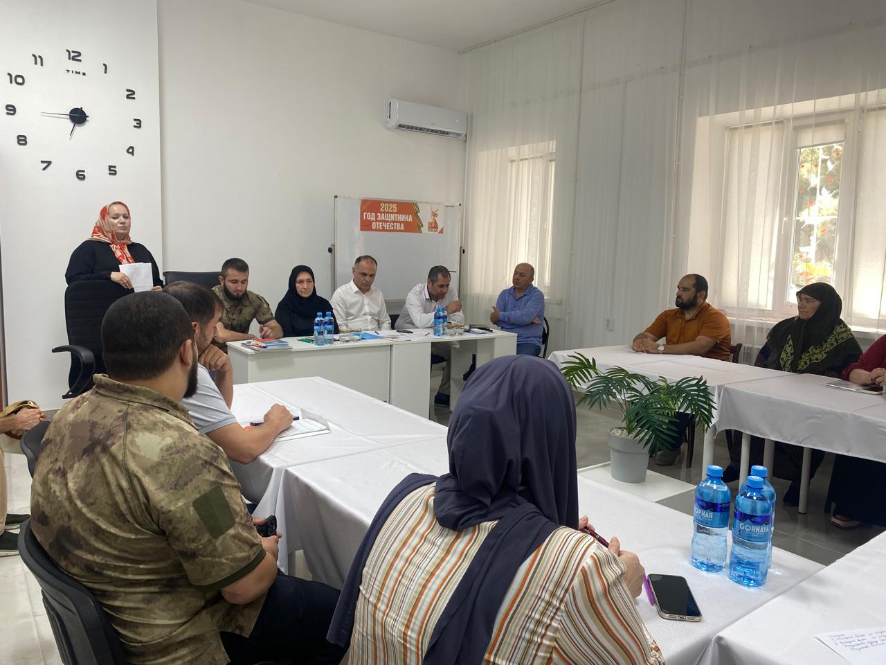 Работники Комплексного центра в Каспийске оказали правовую помощь семьям участников СВО