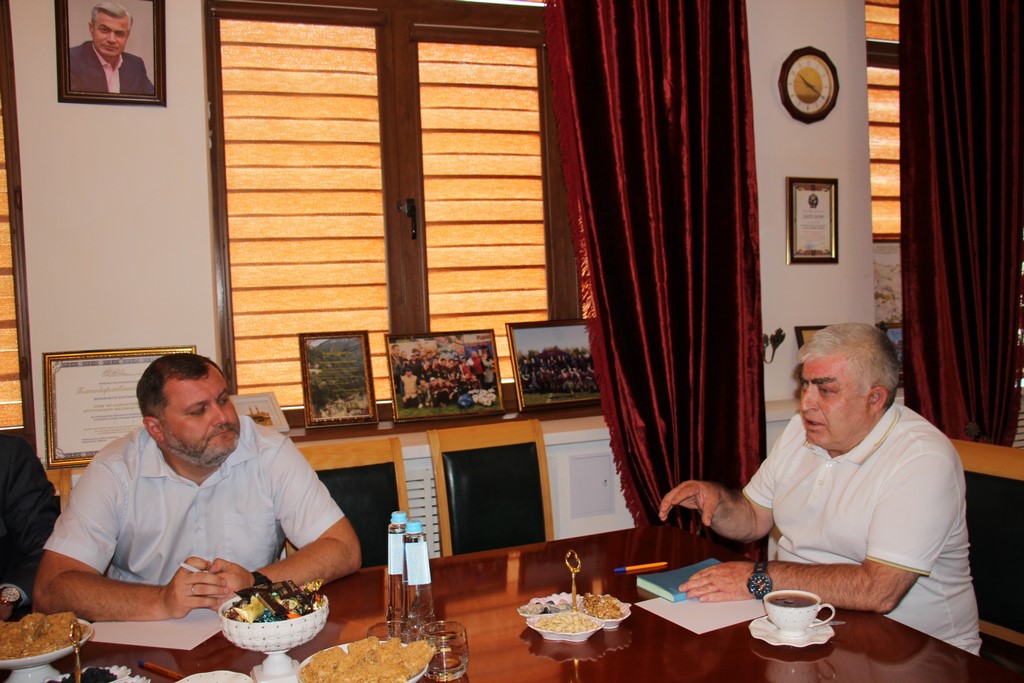 Министр здравоохранения РД Ярослав Глазов провел прием граждан в Ахвахском районе