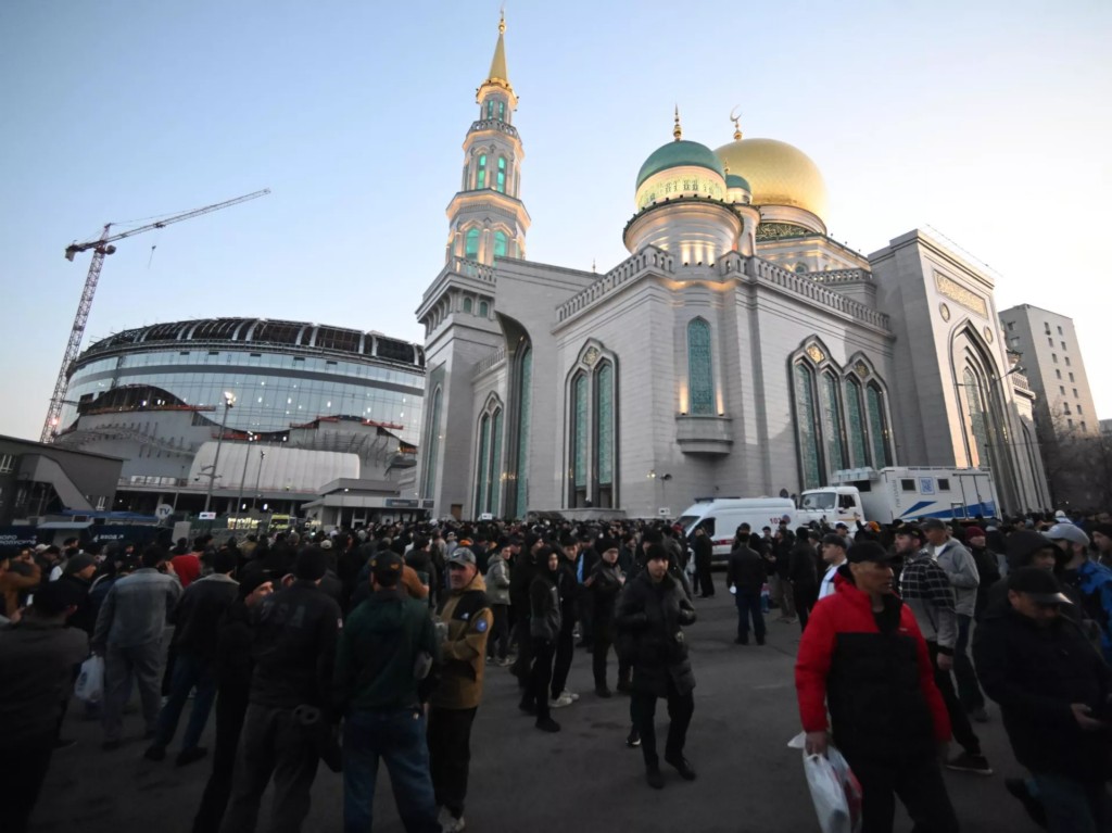 В Москве более 230 тысяч человек посетили мечети в Ураза-байрам