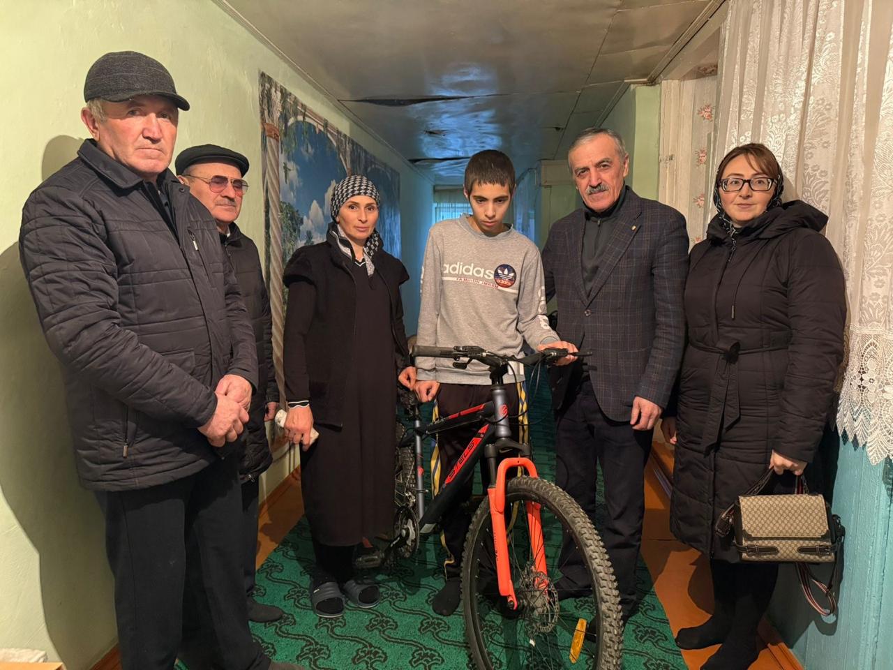 Нурбаганд Нурбагандов исполнил мечту мальчика в рамках акции «Ёлка желаний»