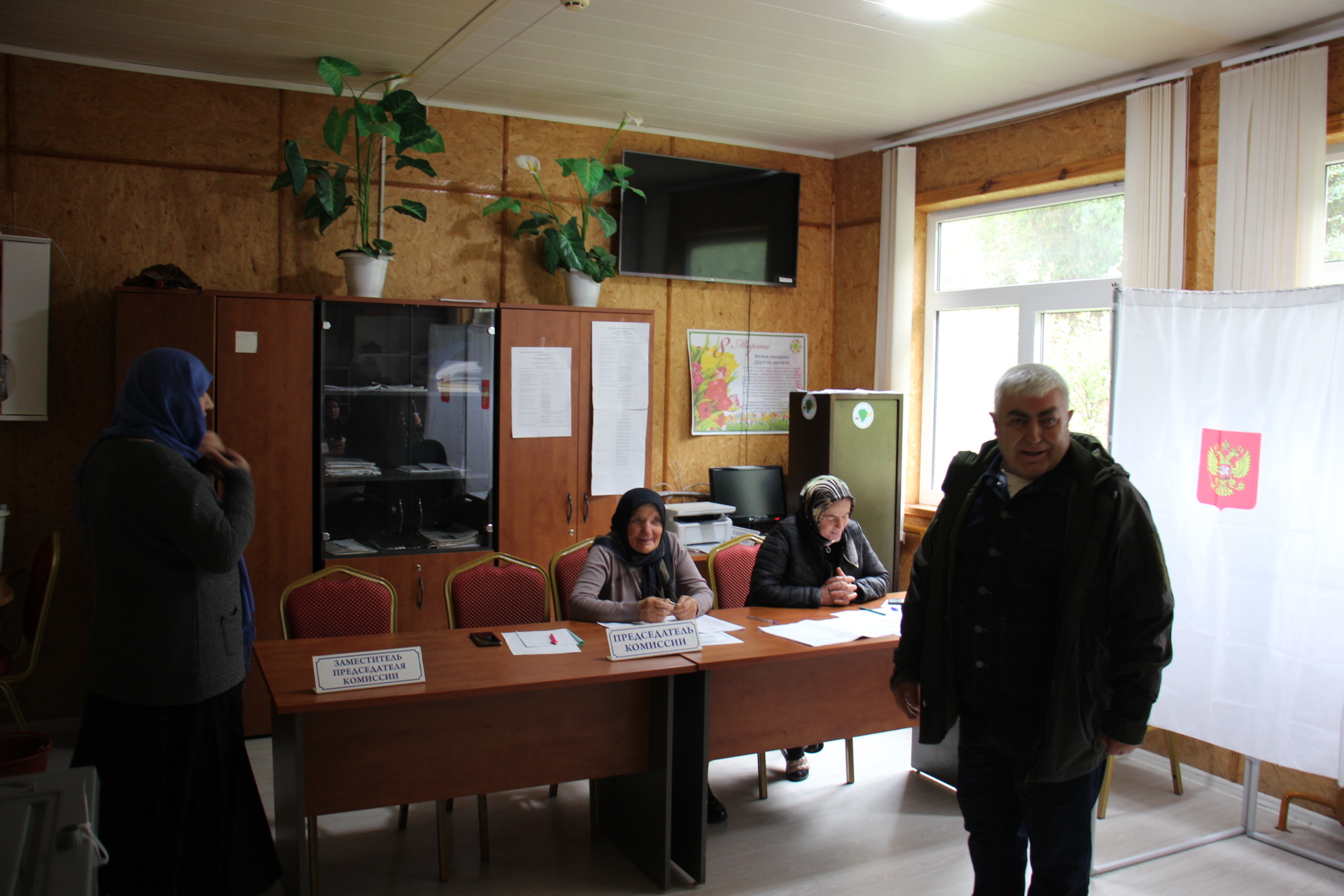В Ахвахском районе проверили ход проведения голосования