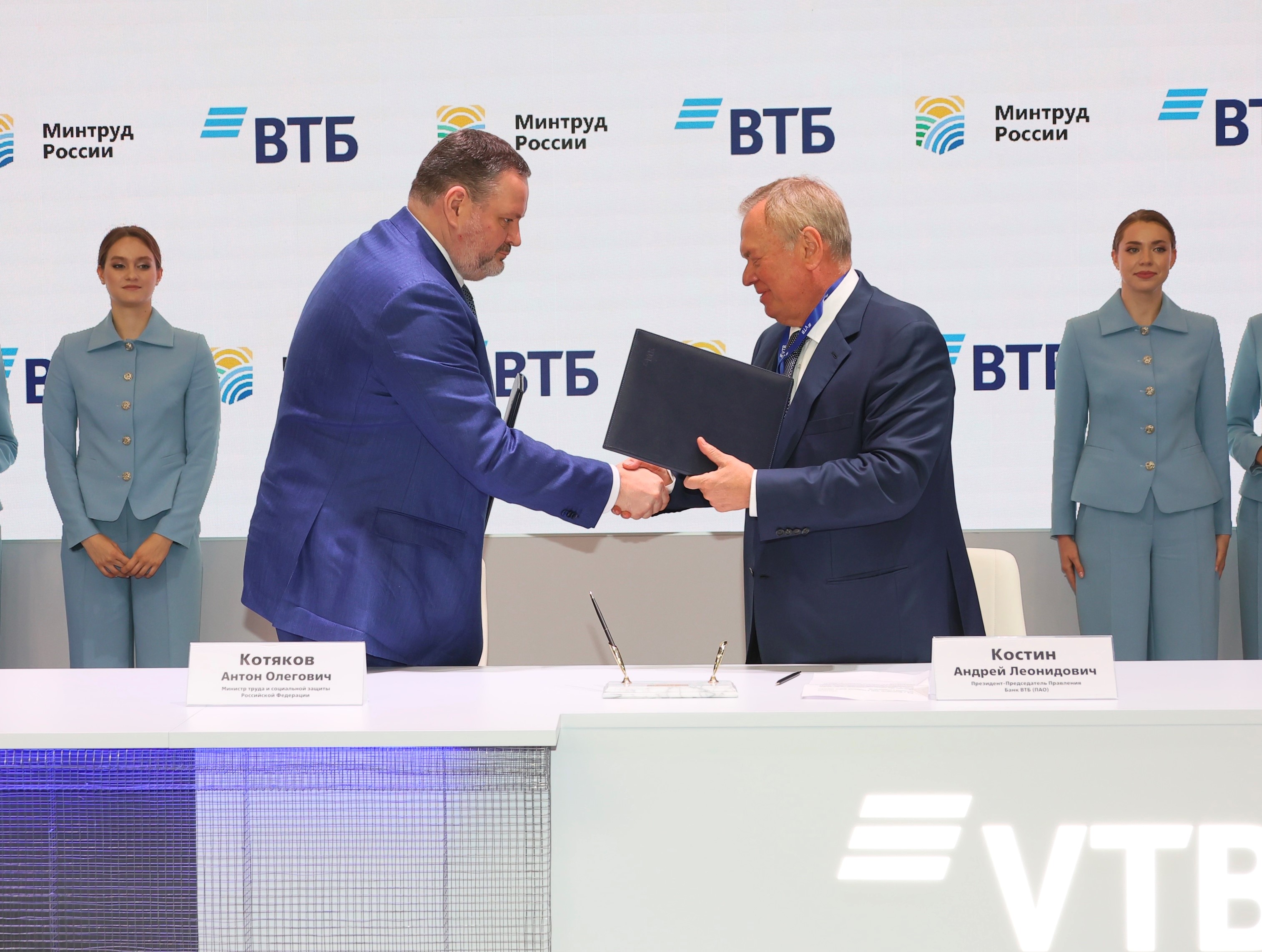 ВТБ заключил серию соглашений о стратегическом сотрудничестве на ПМЭФ
