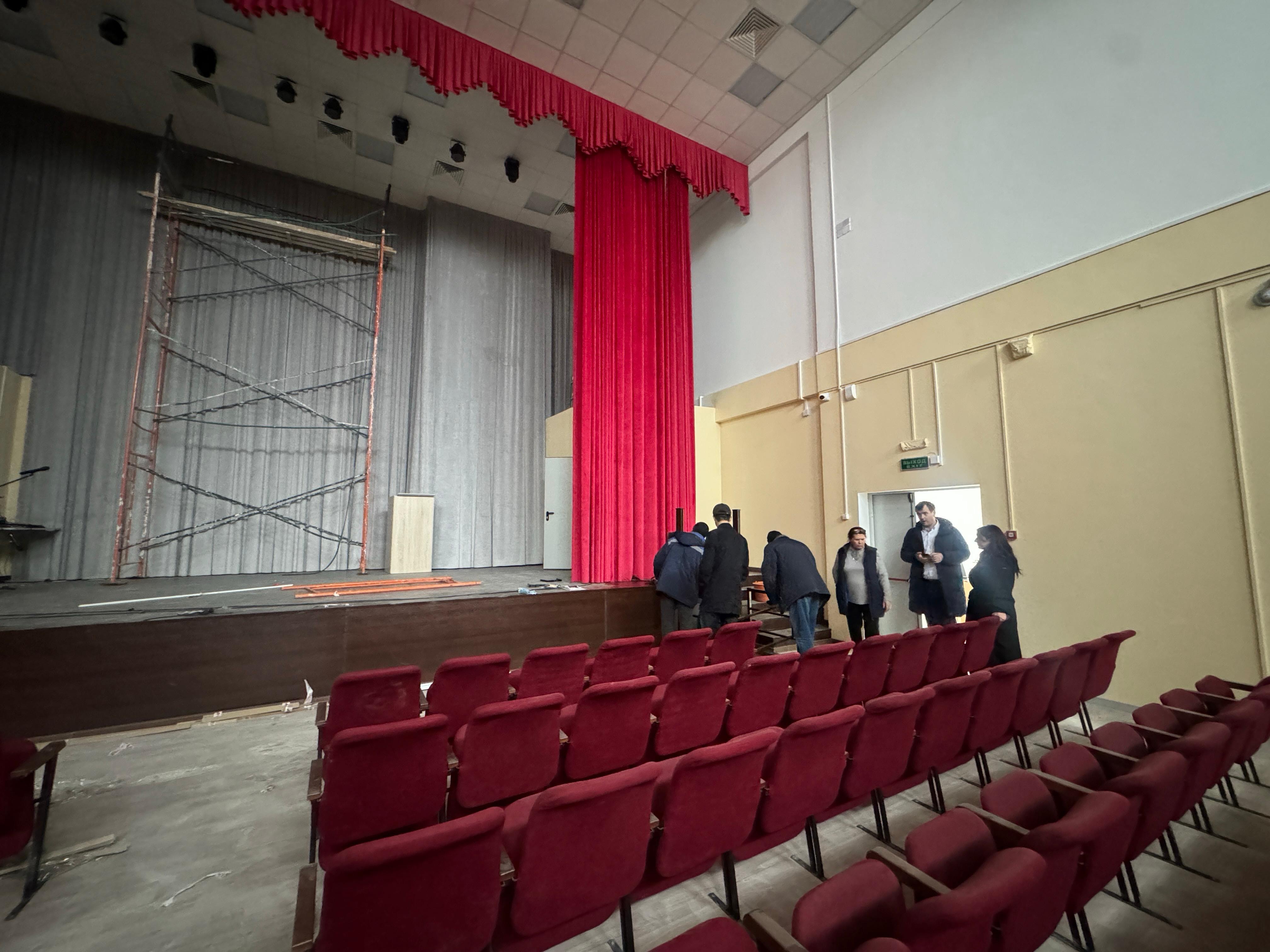 Единороссы Кизлярского района проинспектировали ход строительства школы в селе Красном Восходе