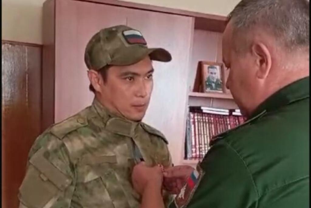 Участник СВО из Ногайского района награжден медалью Жукова