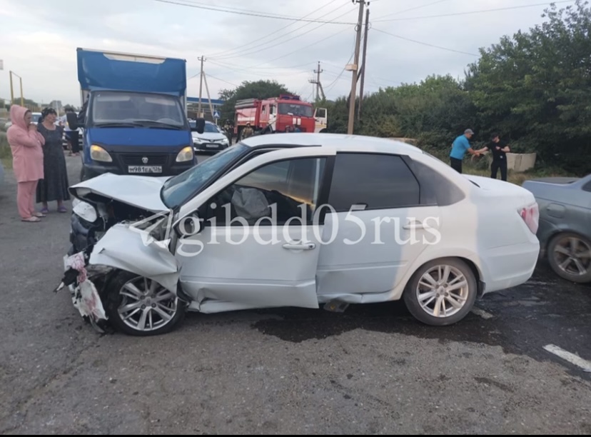 Один человек погиб при столкновении двух легковушек в Дагестане