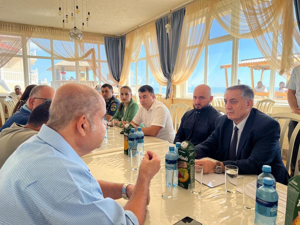 Абдурахман Махмудов провел совещание по вопросам поддержки беженцев из Палестины в Дагестане