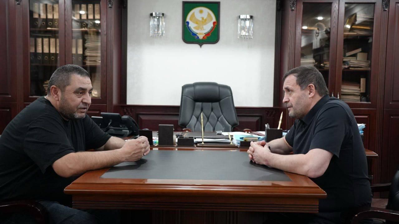 Глава Хасавюрта взял под контроль помощь участнику СВО с восстановлением документов