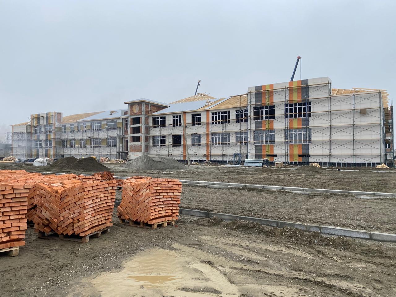 Единороссы Хасавюртовского района проинспектировали строительство школ в сёлах района