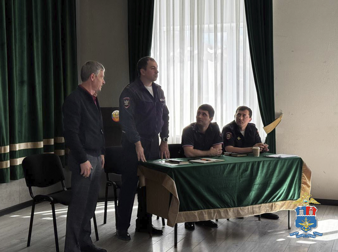 Урок безопасности для школьников провели транспортные полицейские в Махачкале