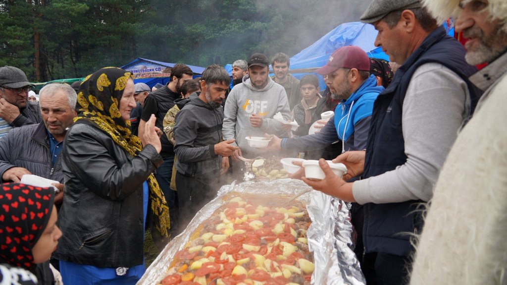 В Ботлихском районе прошел VII Республиканский фестиваль фольклора «Андийская бурка»