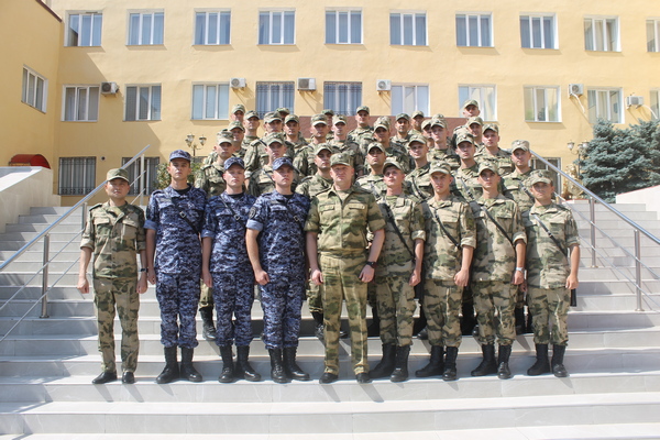 В махачкалинском соединении Росгвардии состоялся сбор с выпускниками военных вузов