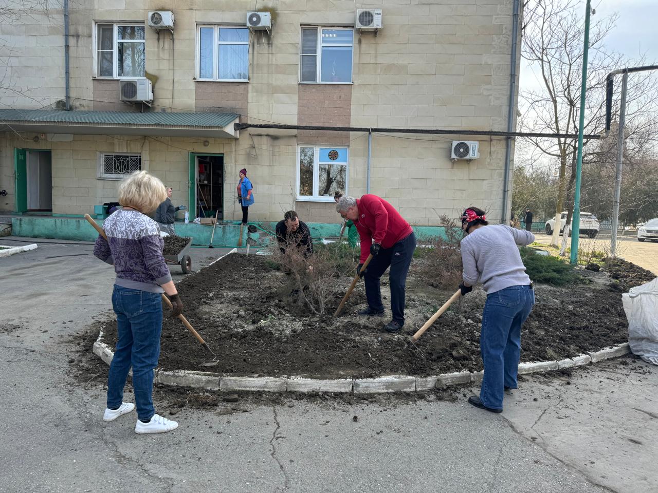 Более 5 000 жителей Кизляра приняли участие в общегородском субботнике