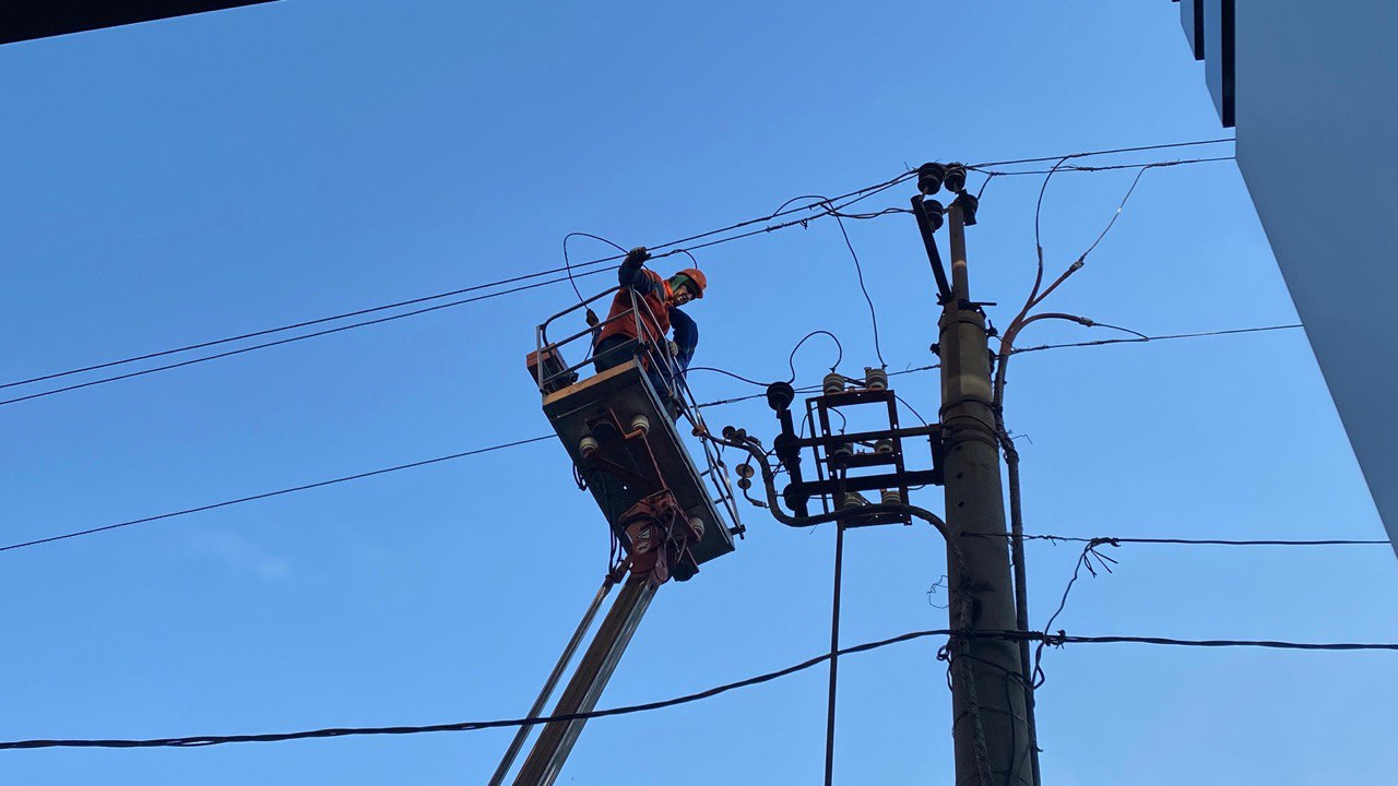 Специалисты «Дагэнерго» восстановили электроснабжение части обесточенных потребителей