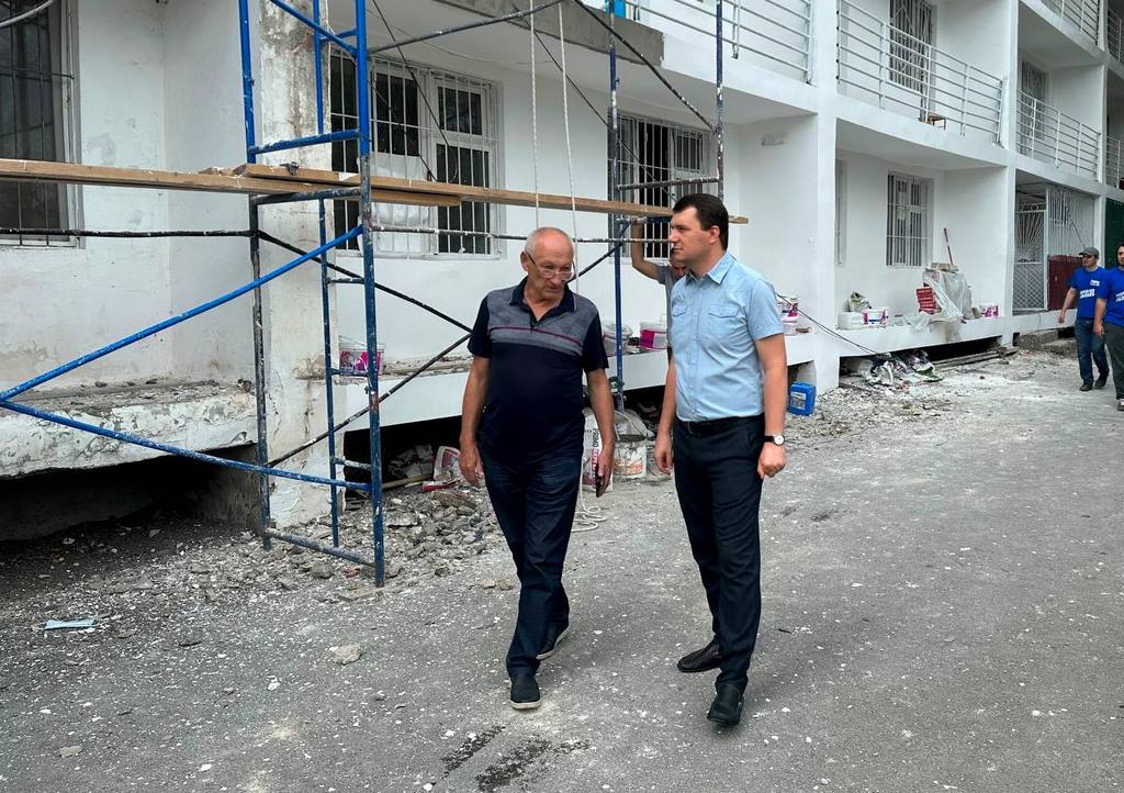 Медведев: «Репутацию “Единой России” создают ее первичные отделения»