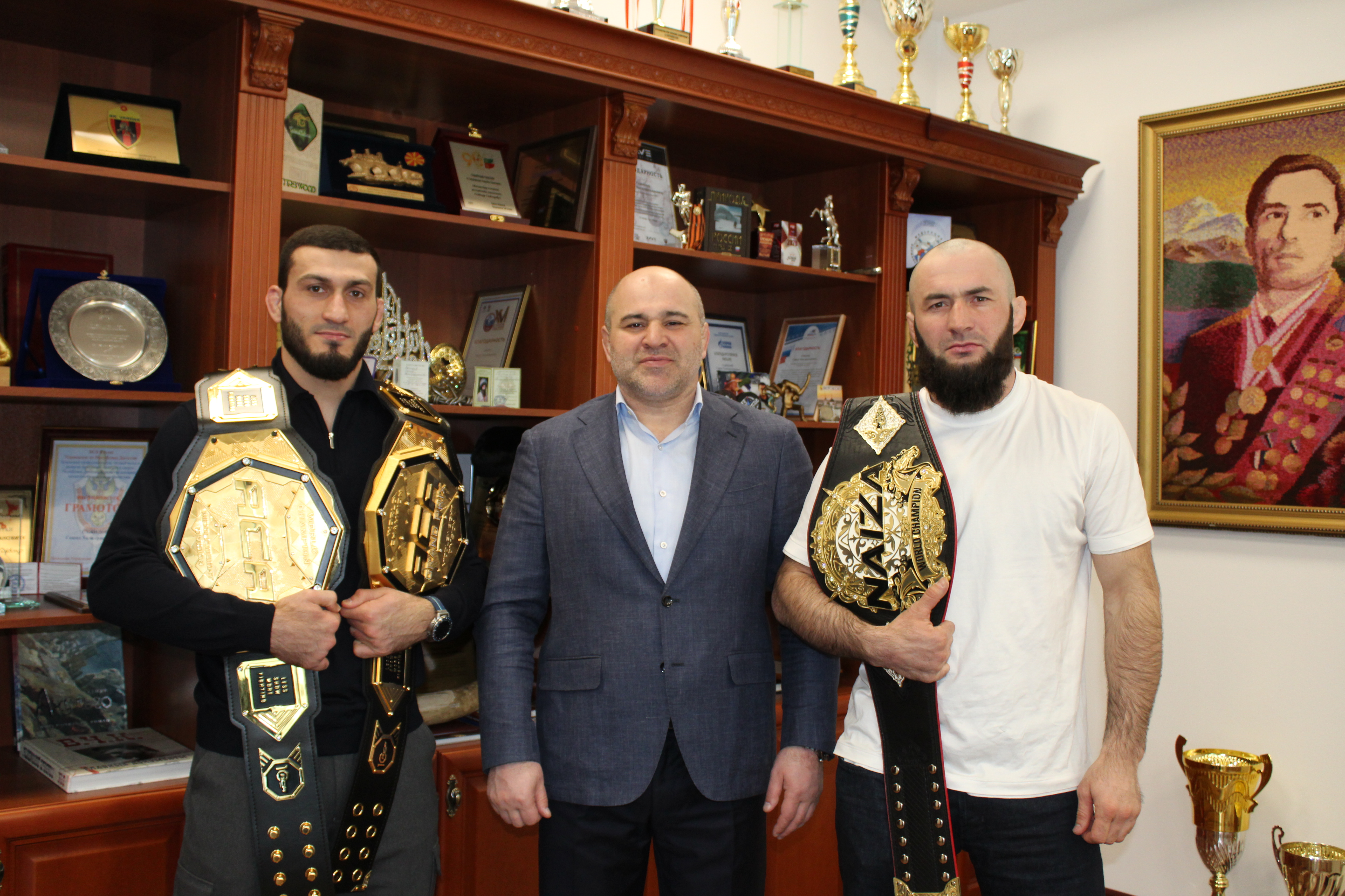 Сажид Сажидов встретился с бойцами Магомедрасулом и Рамазаном Гасановыми