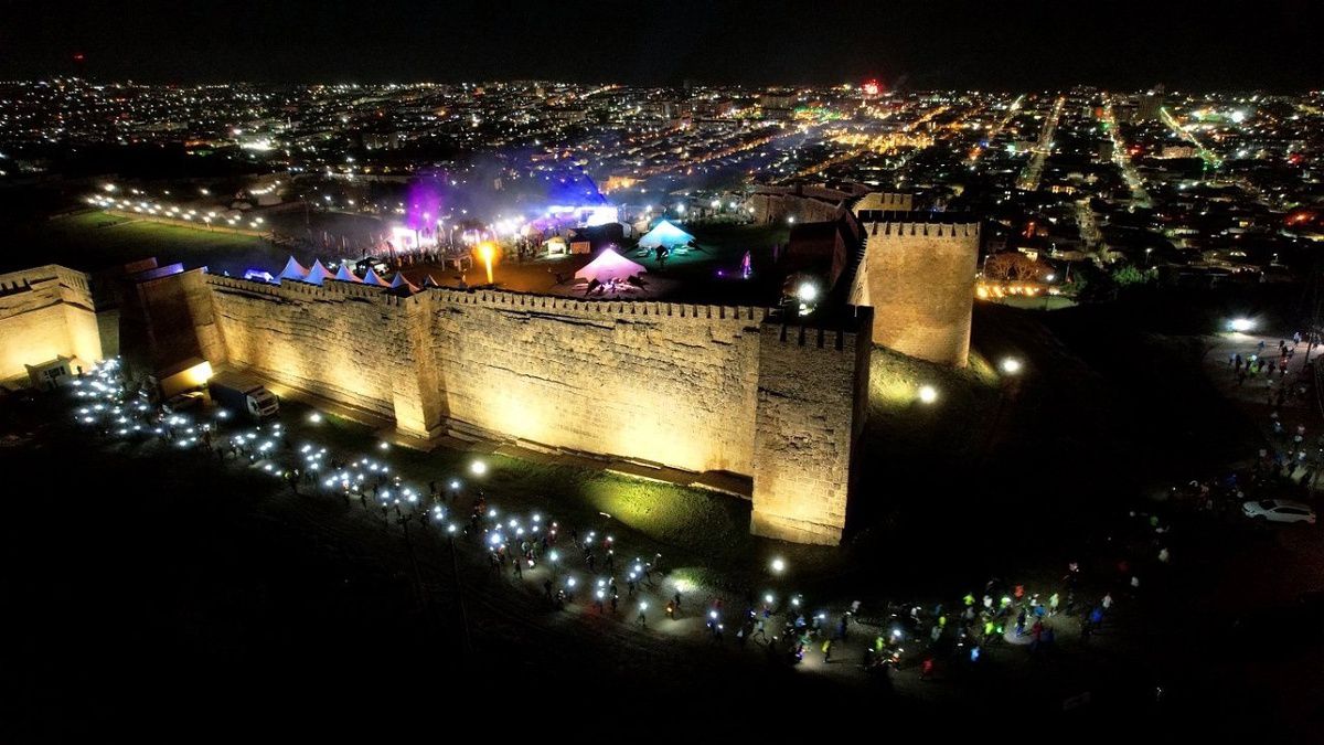 Дербент вновь засияет огнями ночного полумарафона