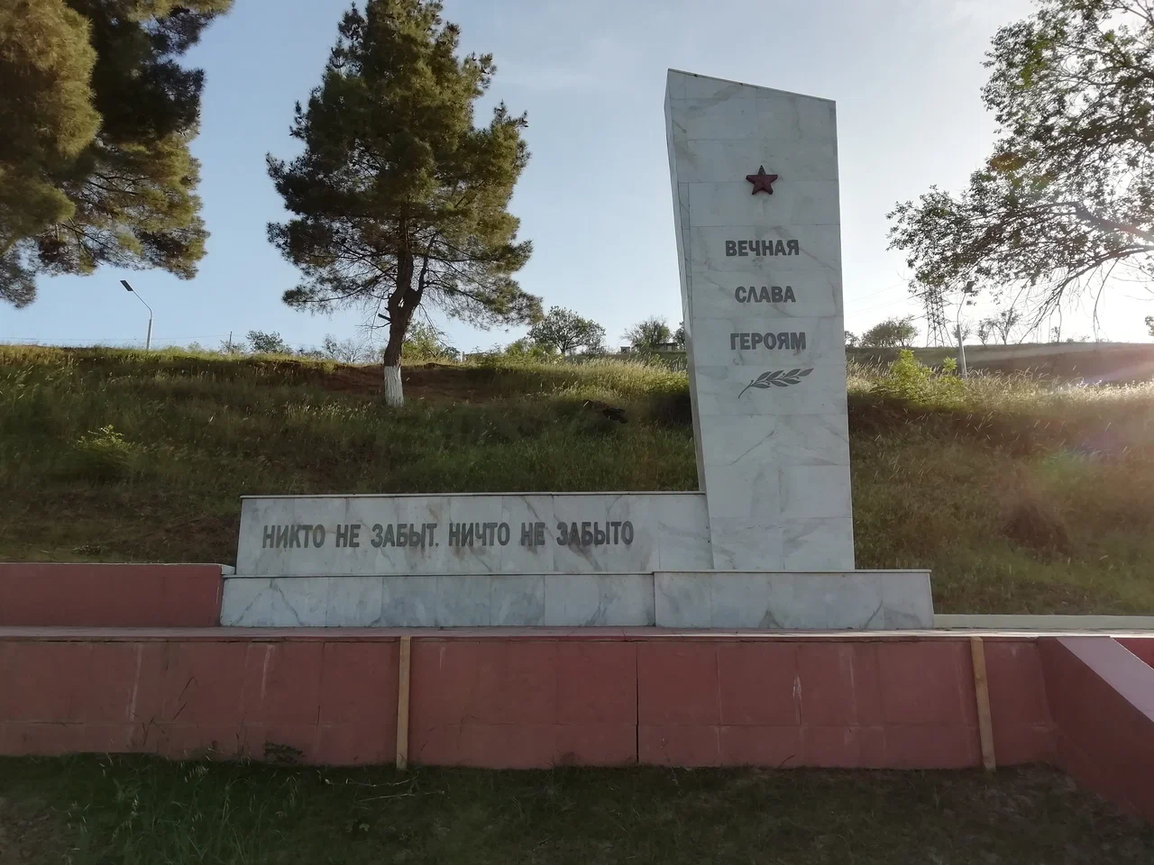 На воинском кладбище Дербента ведутся ремонтные работы к 80-летию Победы