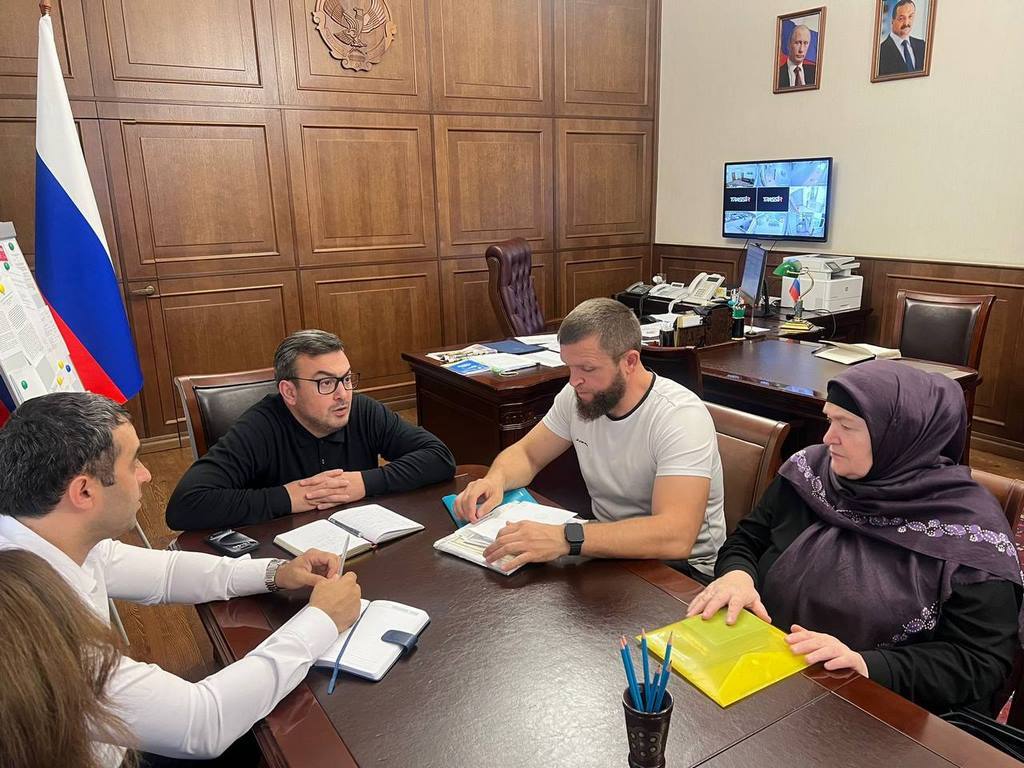 Магомедзагид Кихасуров встретился с матерью погибшего участника СВО