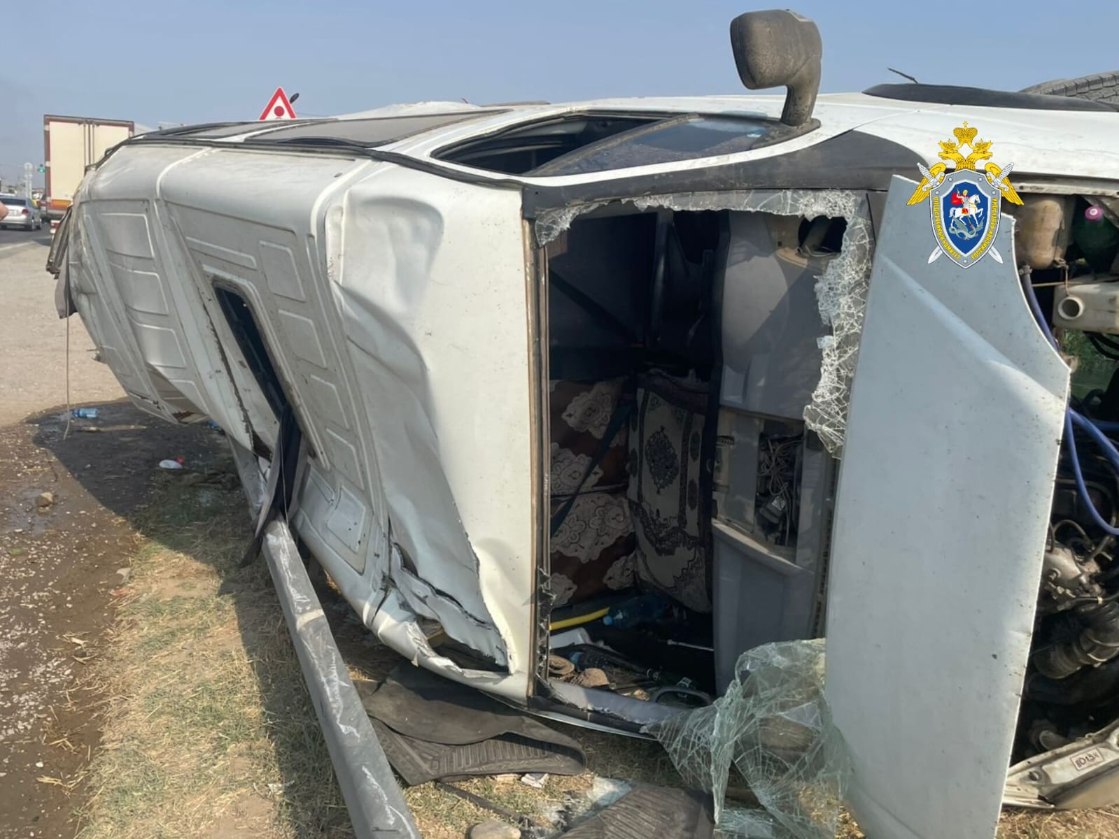 Маршрутка с 14 пассажирами опрокинулась в Дагестане