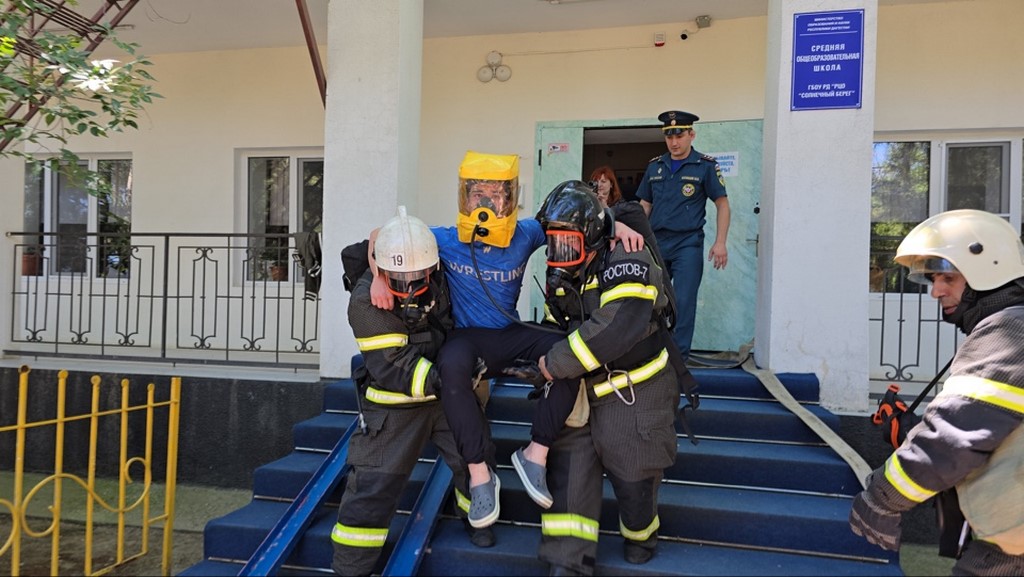 «День безопасности с МЧС» прошел в детском лагере в Дагестане