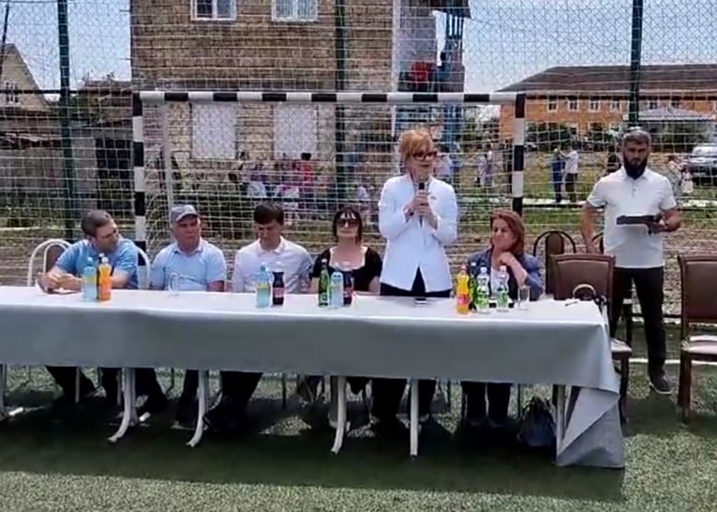 Асият Алиева приняла участие в открытии мини-футбольного поля