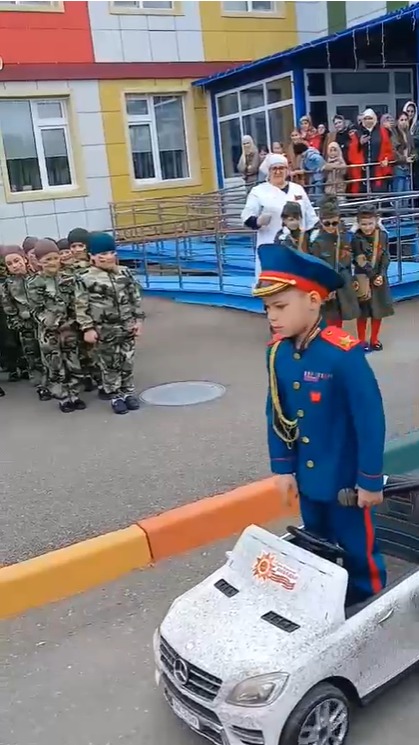 Депутаты Народного Собрания стали гостями детского парада Победы